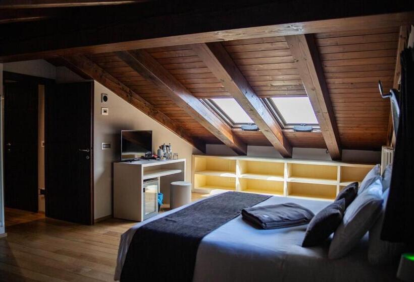 Quarto Triplo Estandar, Resort Villa Paola
