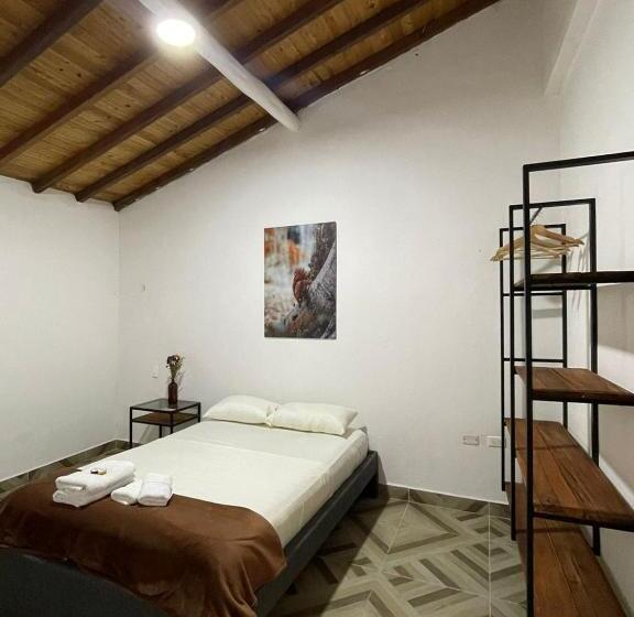 Quarto Estandar, Terramonti House