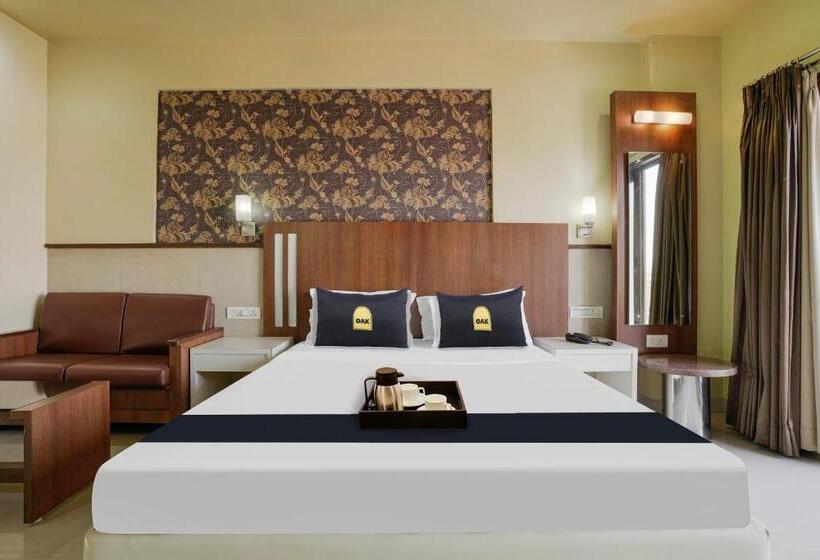 Номер Deluxe с Балконом, Fabhotel Prime Devanshi Inn   Panvel