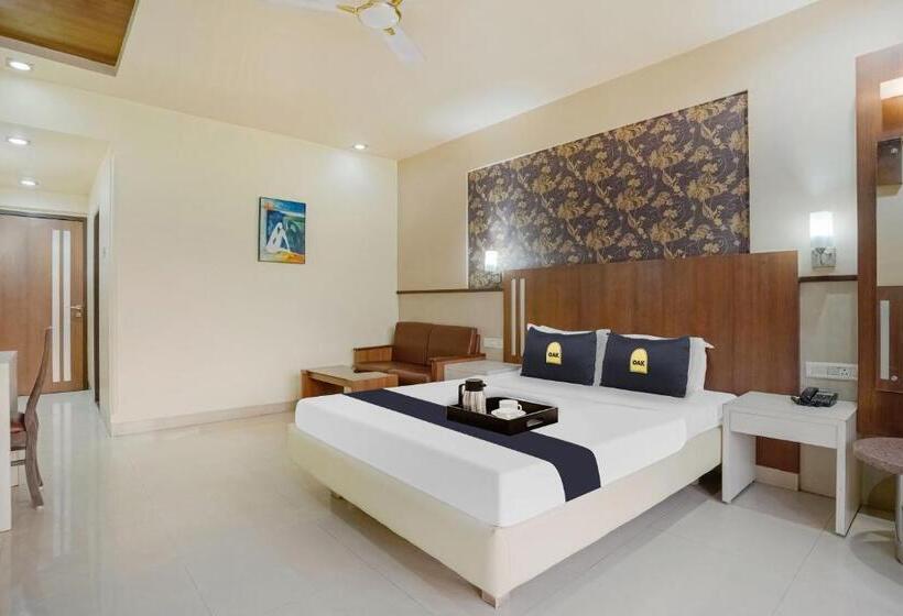 Номер Deluxe с Балконом, Fabhotel Prime Devanshi Inn   Panvel