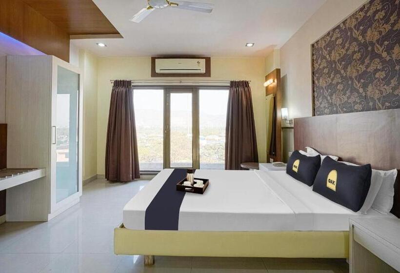 Номер Deluxe с Балконом, Fabhotel Prime Devanshi Inn   Panvel