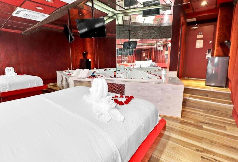 Студия Deluxe, Hollywood Motel