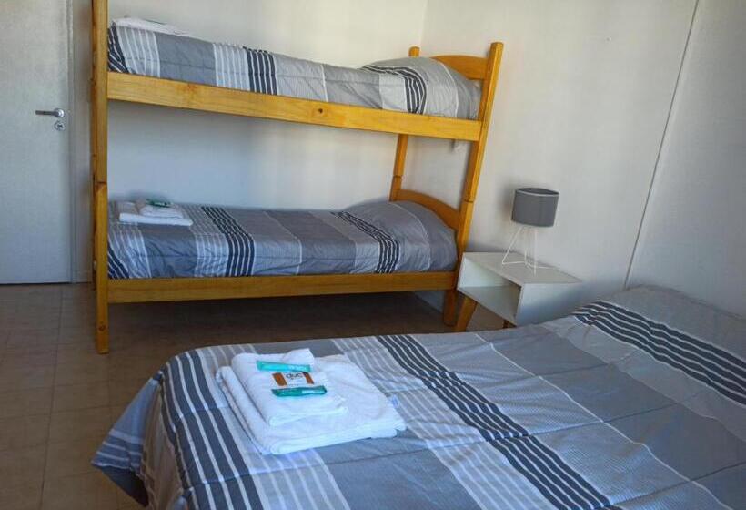 Quarto Quadruplo Estandar Banheiro Compartilhado, El Faro Hostel