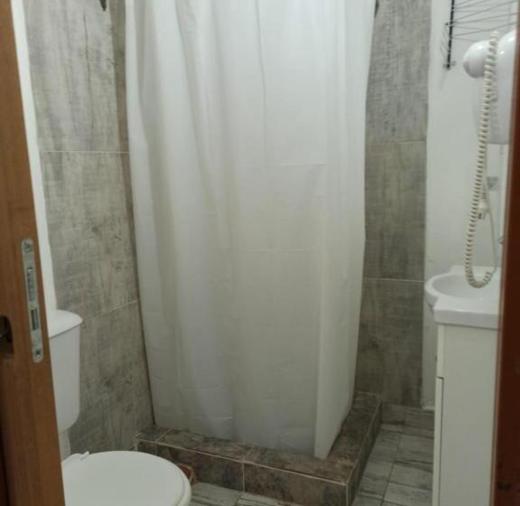 חדר סטנדרט לשלושה, El Faro Hostel