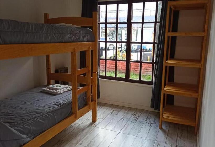 חדר סטנדרט לשלושה, El Faro Hostel