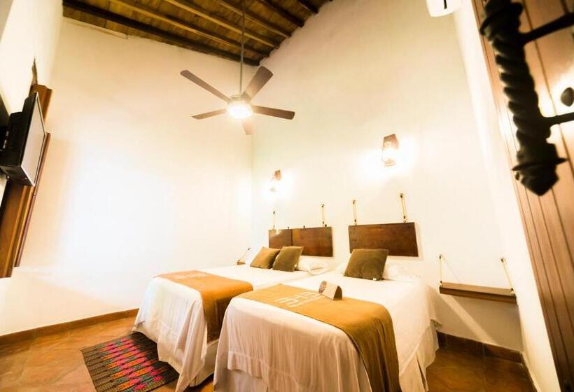 اتاق استاندارد سه نفره, Bohemia Hotel Boutique
