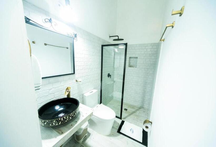 اتاق استاندارد سه نفره, Bohemia Hotel Boutique