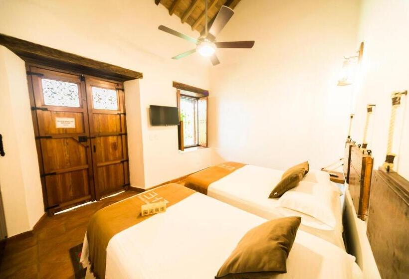 اتاق استاندارد سه نفره, Bohemia Hotel Boutique