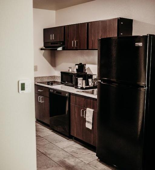 Люкс Кровать Кинг, Cobblestone Hotel & Suites International Falls