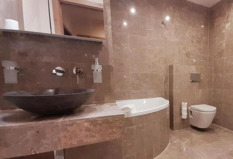 استودیوی استاندارد, Residence Mariánská