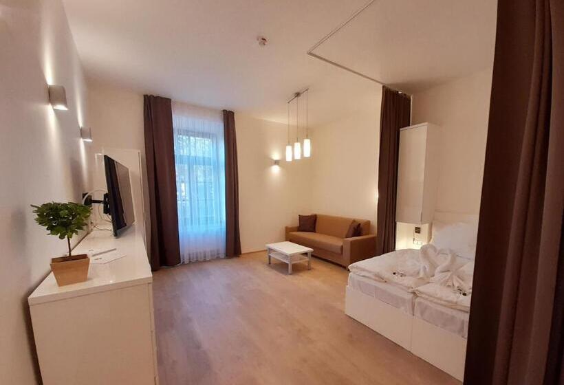 استودیوی استاندارد, Residence Mariánská