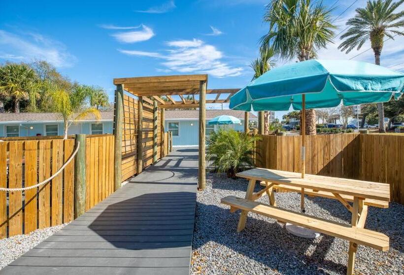 Люкс Deluxe Кровать Кинг, Salt Air Inn & Suites