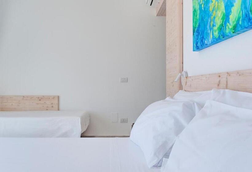 Quarto Triplo Deluxe Vista Mar, The View B&b, Terrace & More