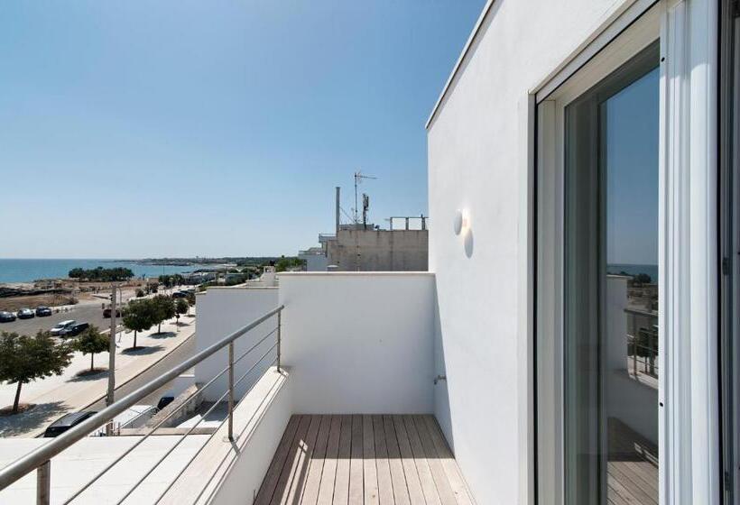 Quarto Triplo Deluxe Vista Mar, The View B&b, Terrace & More