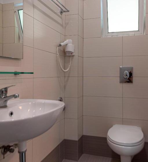 Quarto Triplo Superior, Gelli Apartments