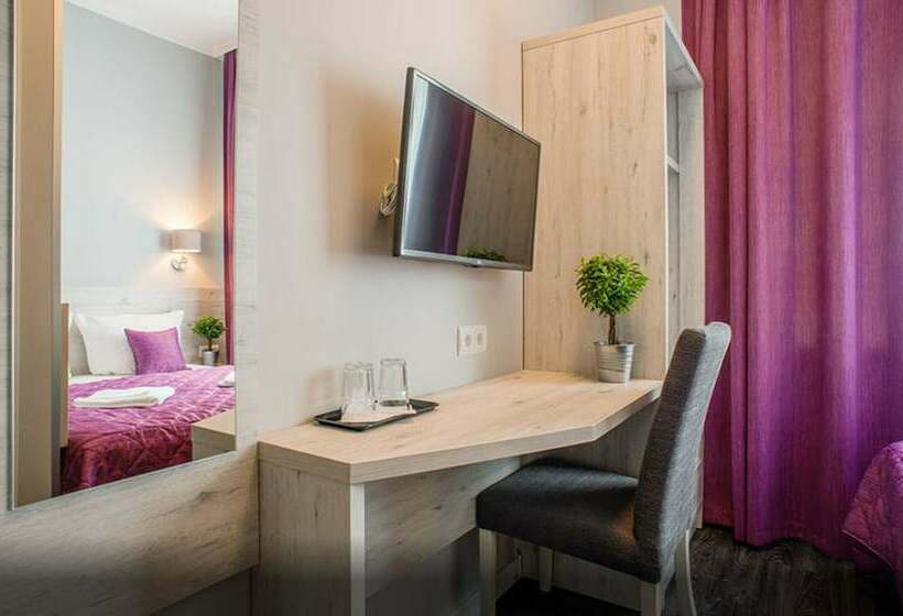 اتاق استاندارد سه نفره, Arktur City