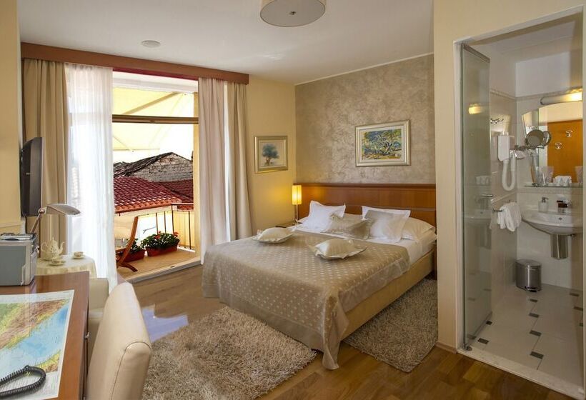 Номер Superior с Балконом, Royal Suites