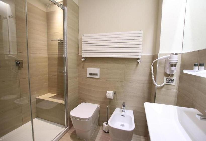 اتاق استاندارد چهار تخته با چشم‌انداز دریا, Villa Margherita