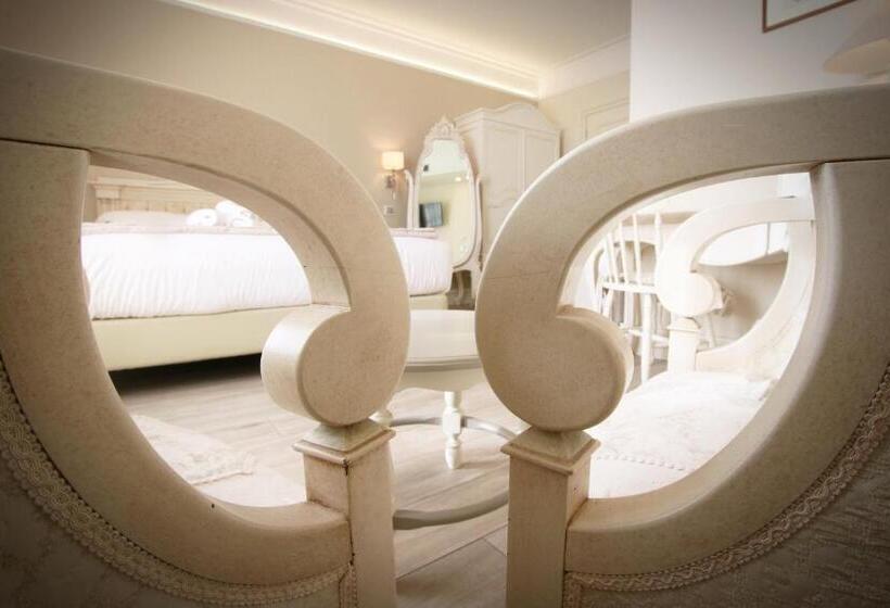 اتاق استاندارد چهار تخته با چشم‌انداز دریا, Villa Margherita