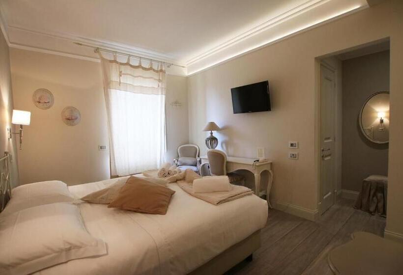 اتاق اساندارد با چشم‌انداز جانبی به دریا, Villa Margherita
