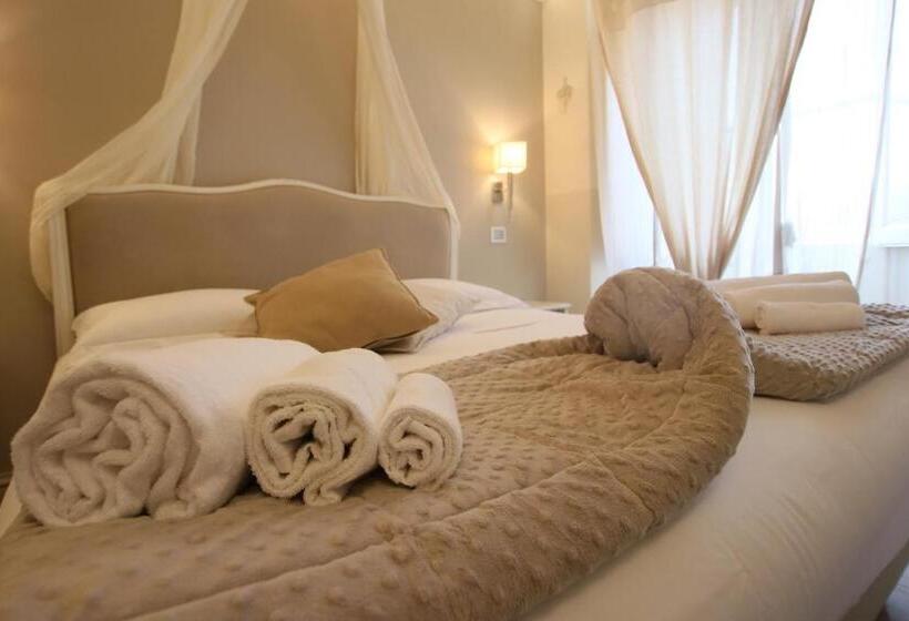 اتاق اساندارد با چشم‌انداز جانبی به دریا, Villa Margherita