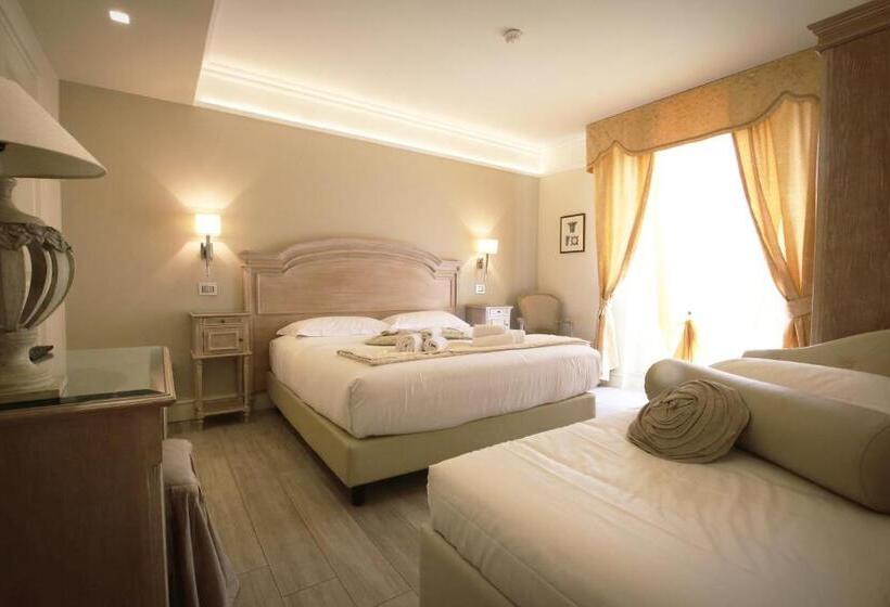 اتاق استاندارد چهارنفره با چشم‌انداز جانبی دریا, Villa Margherita
