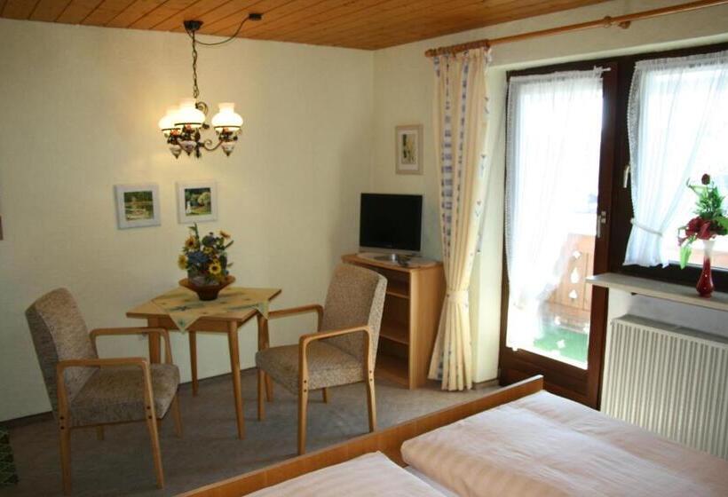 Quarto Estandar com Sacada, Pension Erna