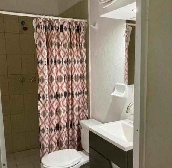 اتاق استاندارد چهار تخته, Hostal Casa Blanca
