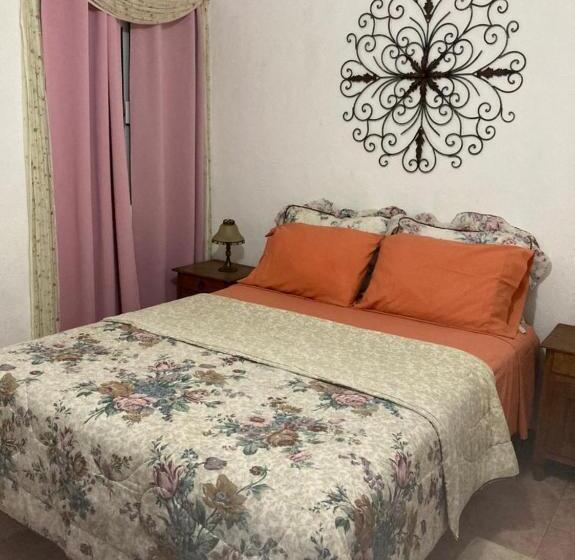 اتاق استاندارد چهار تخته, Hostal Casa Blanca