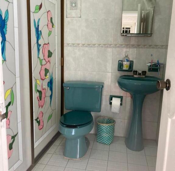 اتاق ساده سه‌ نفره, Hostal Casa Blanca