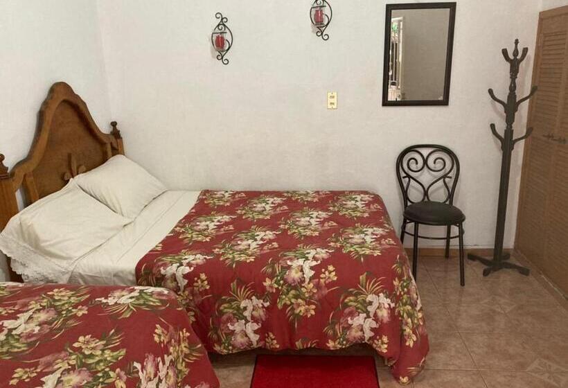 اتاق ساده سه‌ نفره, Hostal Casa Blanca