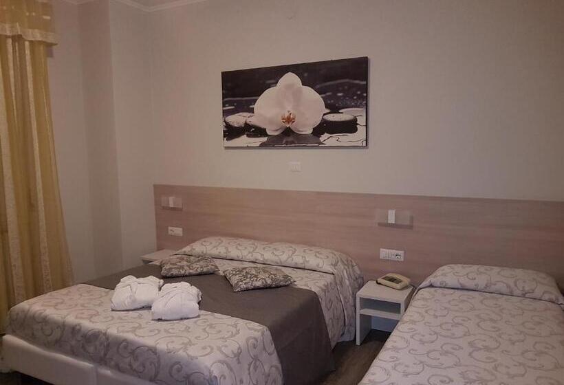 Номер Стандарт Трехместный, Albergo Paradiso