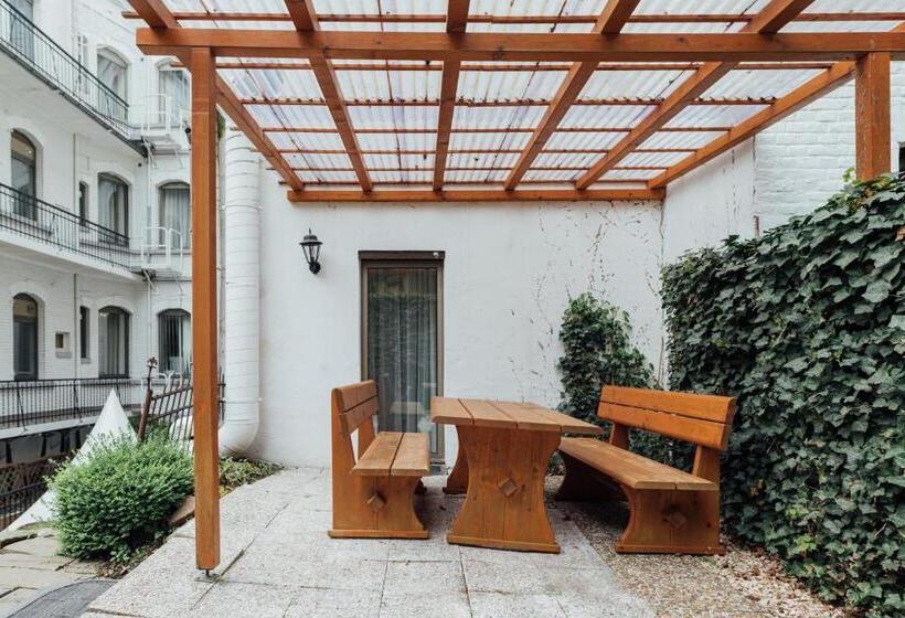 سوییت جونیور, De France Wiesbaden City