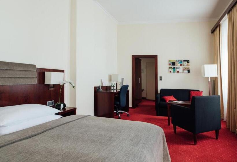 سوییت جونیور, De France Wiesbaden City