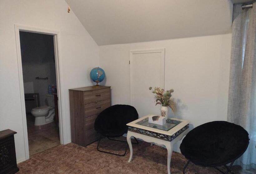 Студия Стандарт, Quiet Upstairs Studio Close To Town 420 Friendly