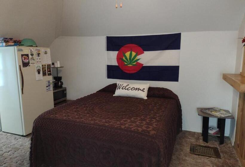 Студия Стандарт, Quiet Upstairs Studio Close To Town 420 Friendly