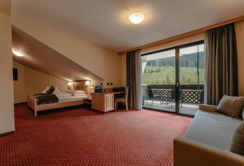 Habitación Triple Estándar con Balcón, Alpenrose