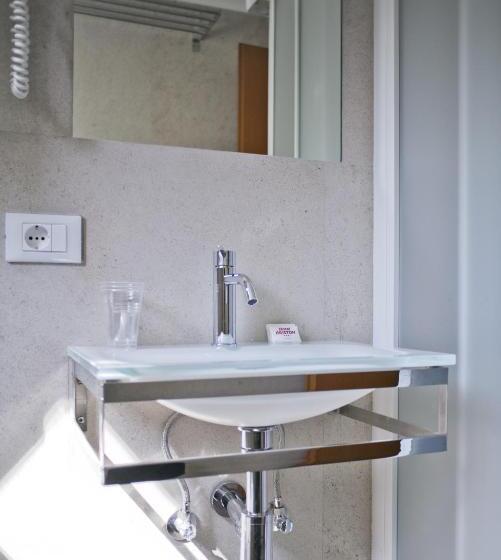 اتاق استاندارد یک نفره, Ariston