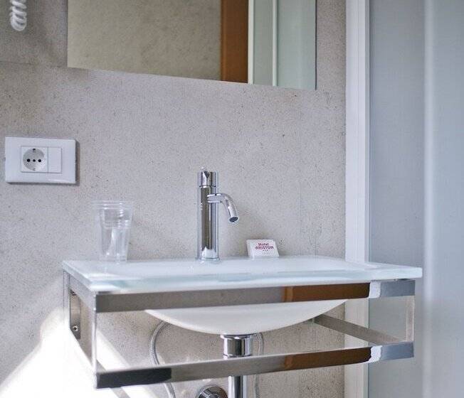 اتاق استاندارد چهار تخته, Ariston