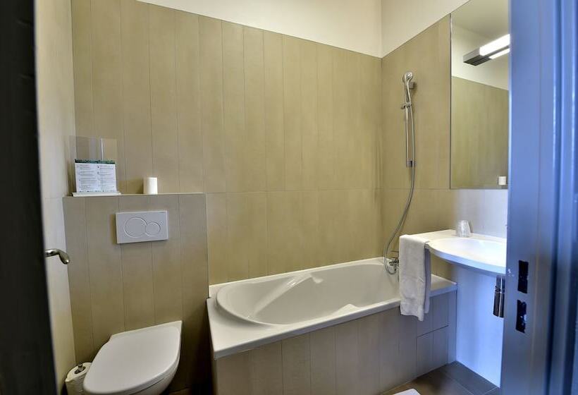 Номер Стандарт, Auberge De La Commanderie