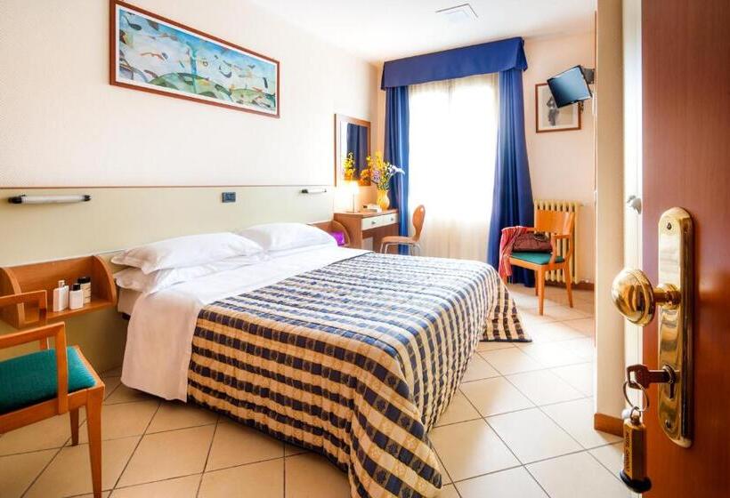 Quarto Familiar, Candido