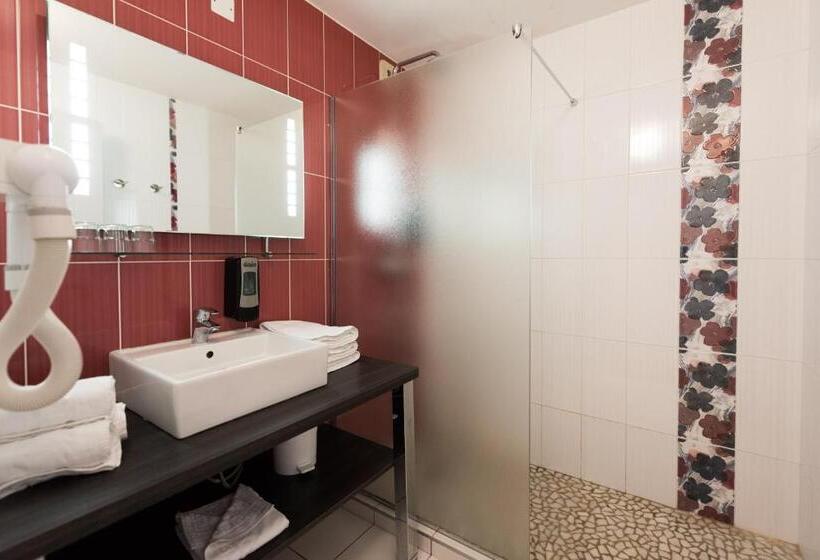 Номер Стандарт Трехместный, Hôtel Le Peu Breton