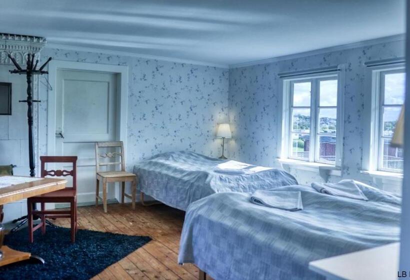 Номер Стандарт Четырехместный Совместный Санузел, Apelviksgården B&b