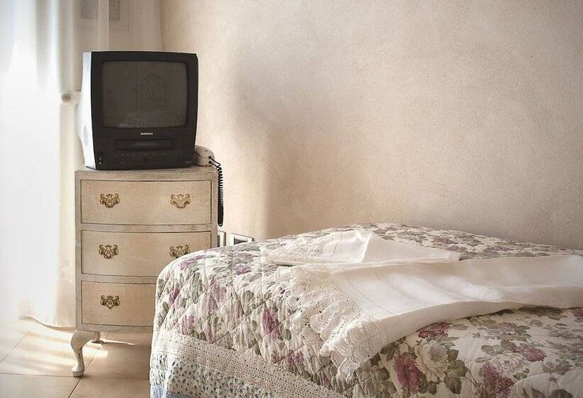اتاق استاندارد یک نفره, La Petite Maison