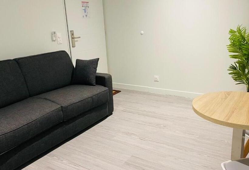 Family Suite, Martinez Grenay
