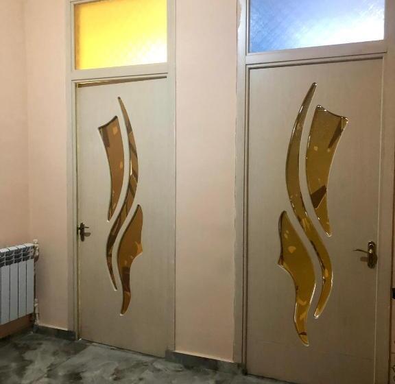 اتاق استاندارد با بالکن, Karson Family Hostel & Guest House