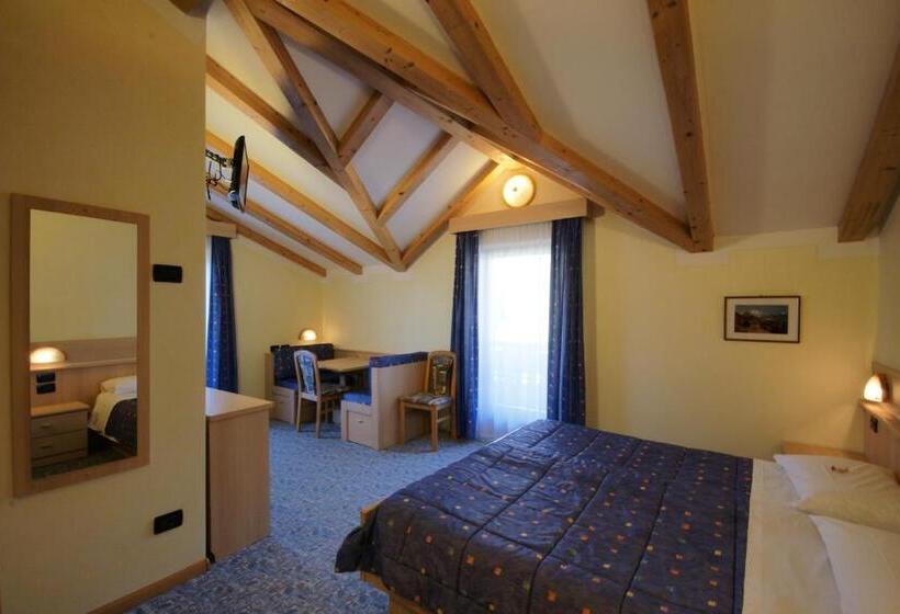 חדר סטנדרט לשלושה, Berg Hotel Latemar Spitze