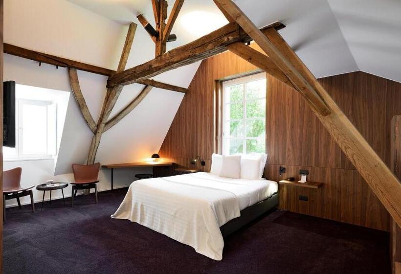Номер Deluxe, Messeyne