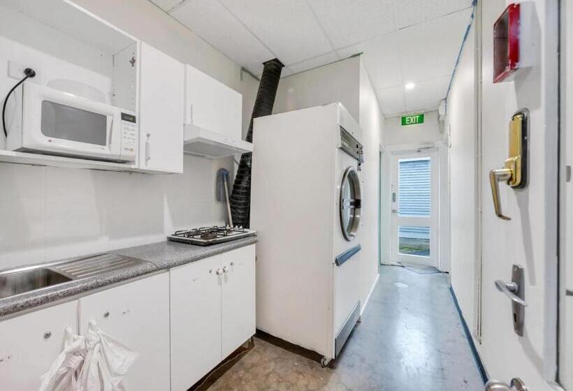 Quarto Economy, Studio 19 Wright Lodge