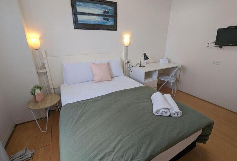 Quarto Economy, Studio 19 Wright Lodge
